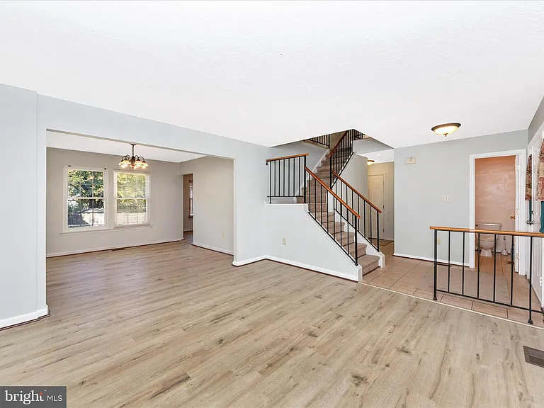 408 Willow Hill Ct — Photo 41