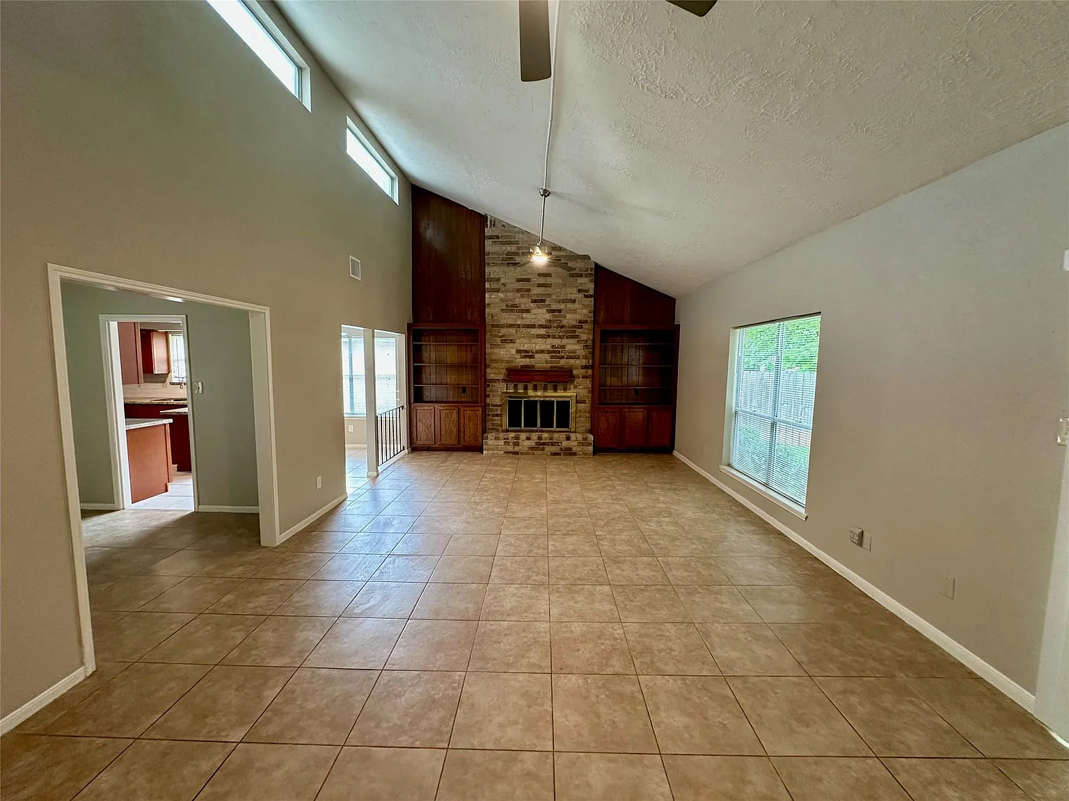 3 bed, 2.0 bath, 1784 sqft, $2,100 — Photo 4