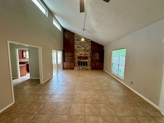 4th image of 2711 Colony Dr