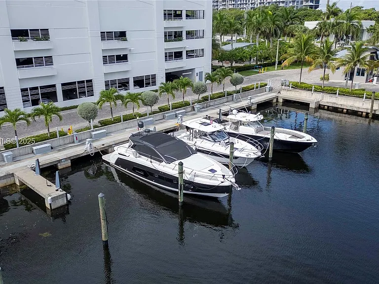 17111 Biscayne Blvd #1709 — Photo 43