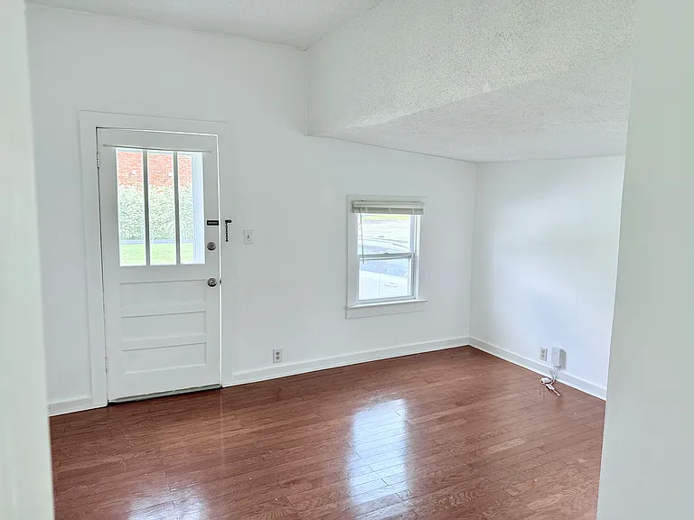 1232 Oakwood Ave NE — Photo 9