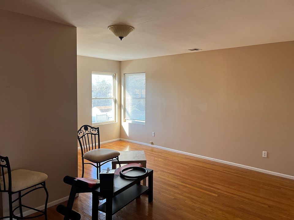 1st image of 8 Locust Ave E