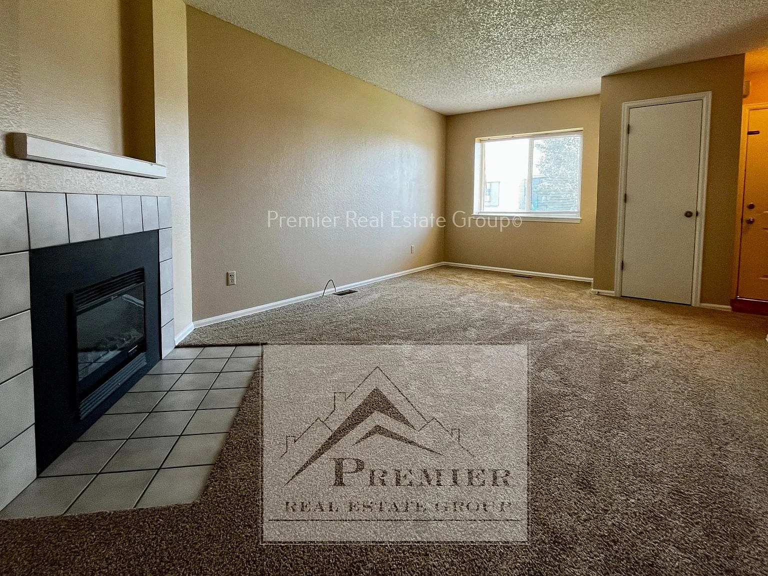 2 bed, 1.5 bath, 973 sqft, $1,300 — Photo 3