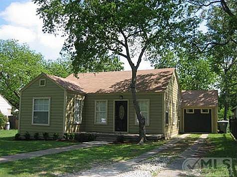 3rd image of 2706 Ivandell Ave