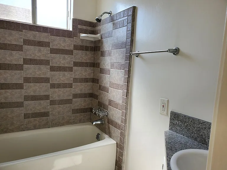 616 Broadway St #5 — Photo 6