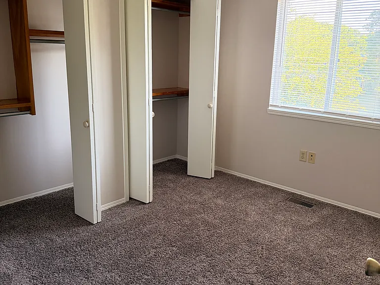1325 W Nottingham Cir — Photo 15