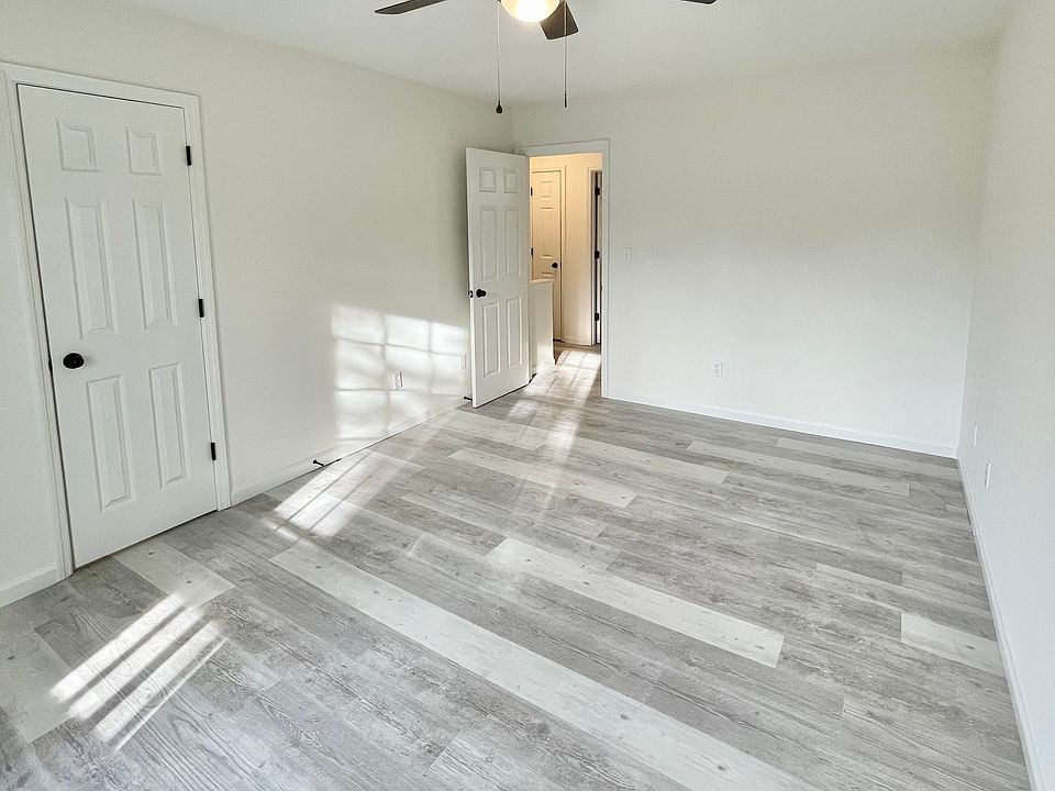 Primary Bedroom (Upper Front)