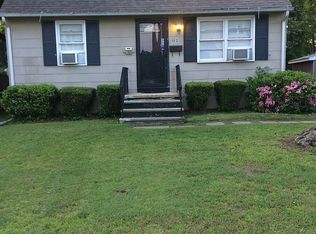 102 Holcomb Ave, Stamford, CT 06906