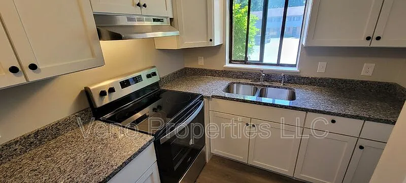 2 bed, 1.0 bath, 900 sqft, $1,400 — Photo 4