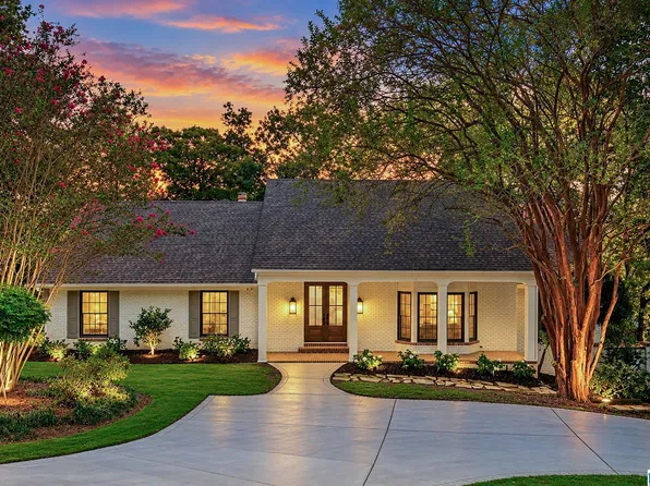 321 Vesclub Dr, Vestavia Hills, AL 35216