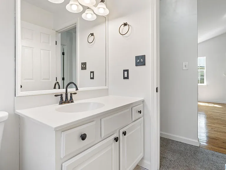 1004 W Walnut St — Photo 24