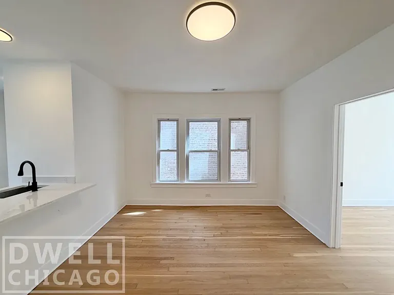 1522 W Ardmore Ave — Photo 1