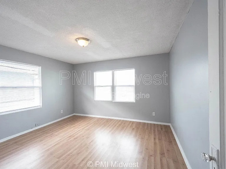 3415 N Capitol Ave — Photo 21