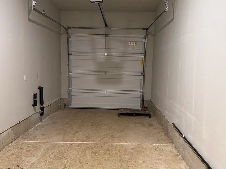 1 Car Garage