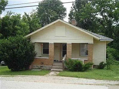 1323 T St photo 1