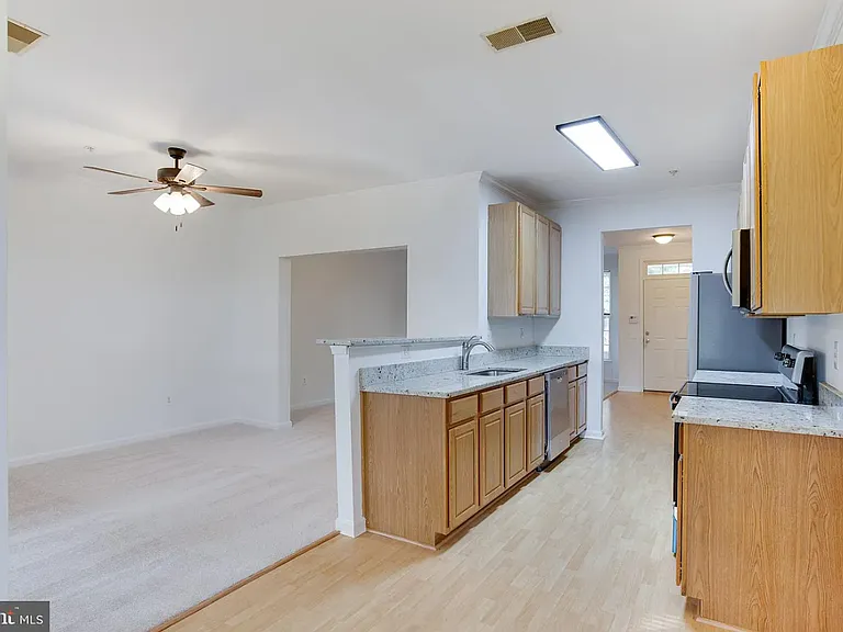 39 Harbour Heights Dr — Photo 5