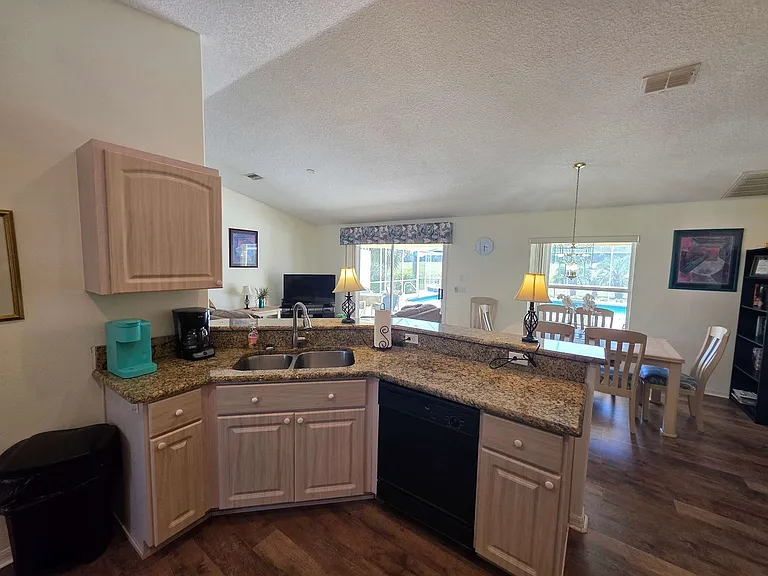 1398 N Foxrun Ter — Photo 29