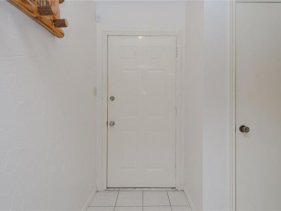 4th image of 1307 Lark Ln