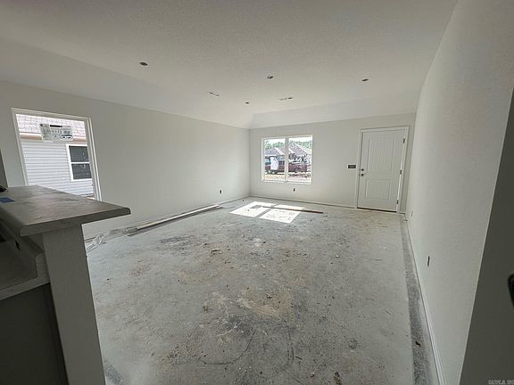 4th image of 26 Oak Leaf Dr