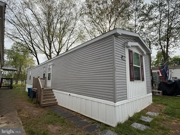 68 Ashwood Ln, Phoenixville, PA 19460