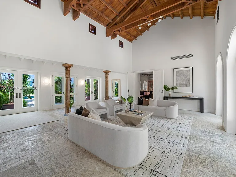 16 Palm Ave — Photo 4
