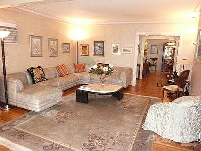 All Large Rooms & Excellent Condition!