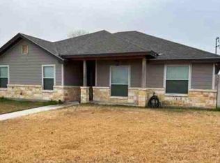 270 E Anglin St, Uvalde, TX 78801