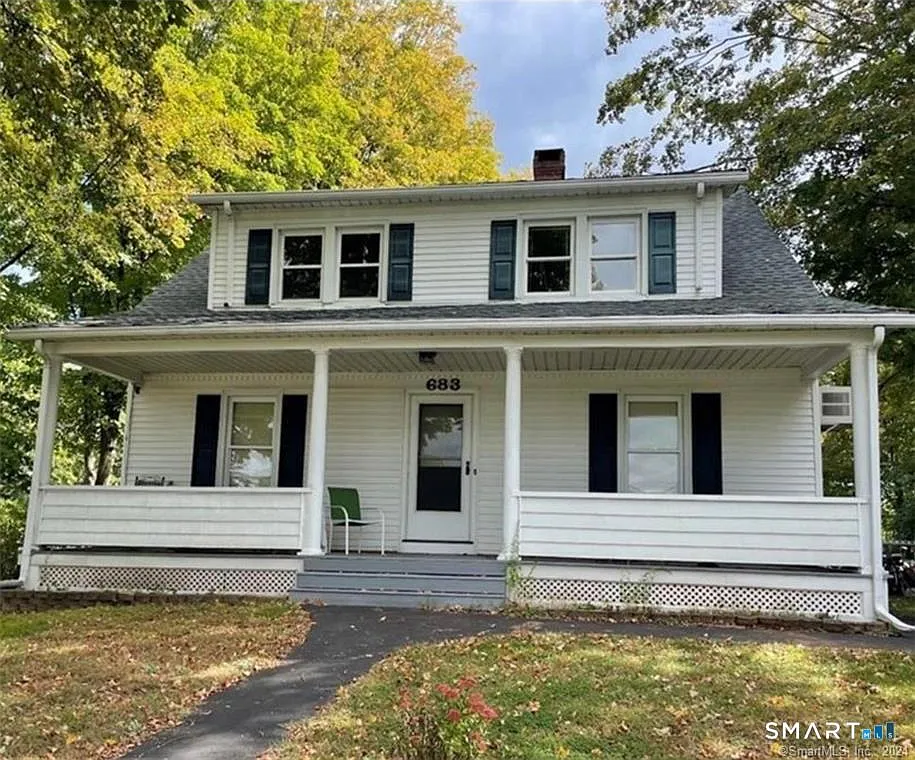 3 bed, 1.0 bath, 1228 sqft, $2,000 — Photo 1