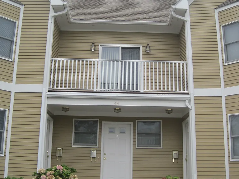 44 Memorial Blvd — Photo 1