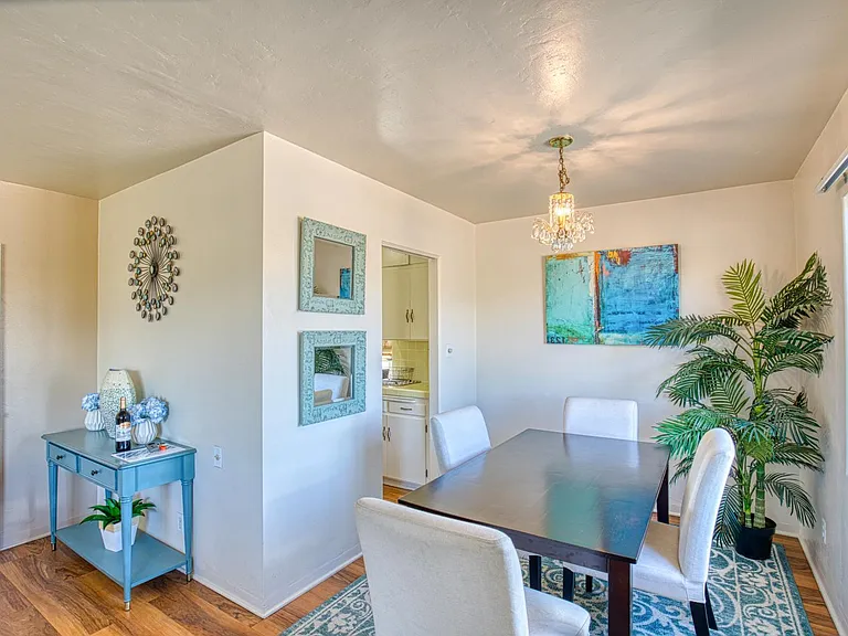 1516 E Spring St — Photo 2