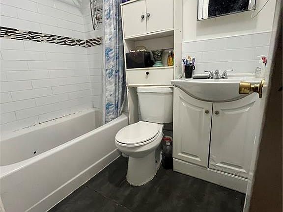 5th image of 307 Berriman St