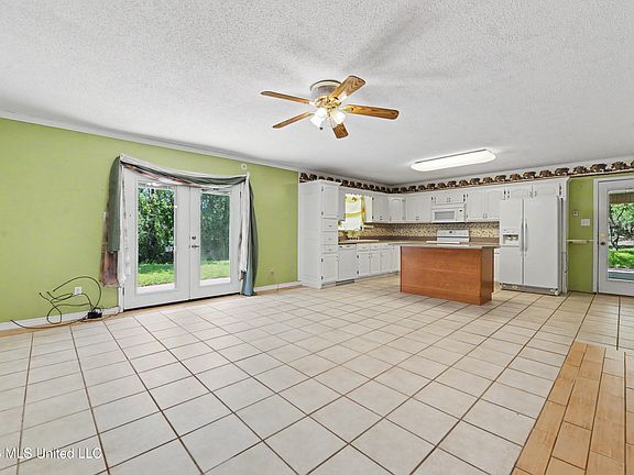 5th image of 3400 Yucca Ave