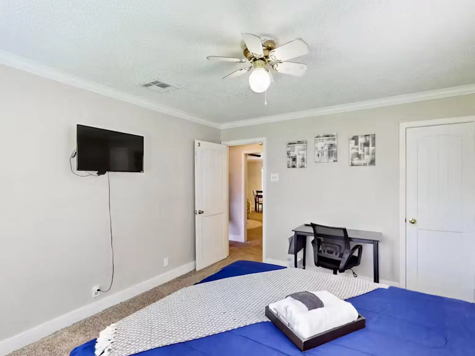 3 bed, 1.0 bath, 1300 sqft, $1,252 — Photo 2