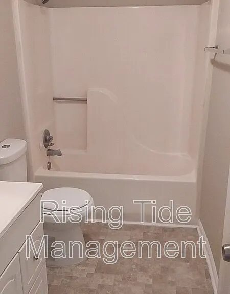 422 Buckingham Cir — Photo 8