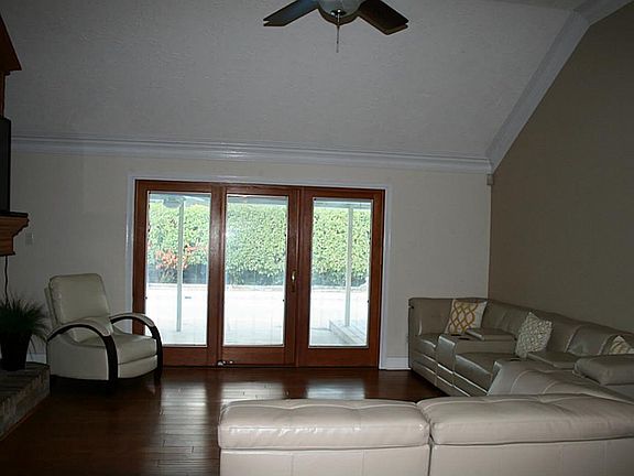 4th image of 2009 Wildwood Dr