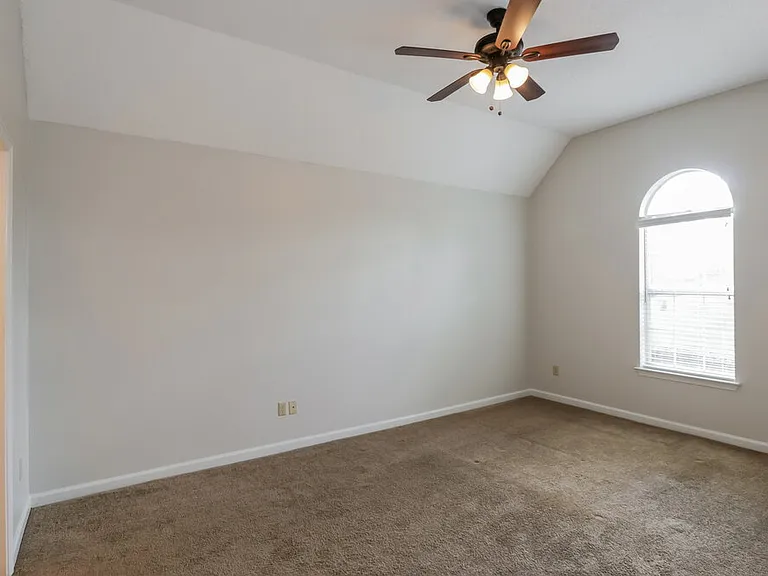 3102 Valley Green Ln — Photo 10