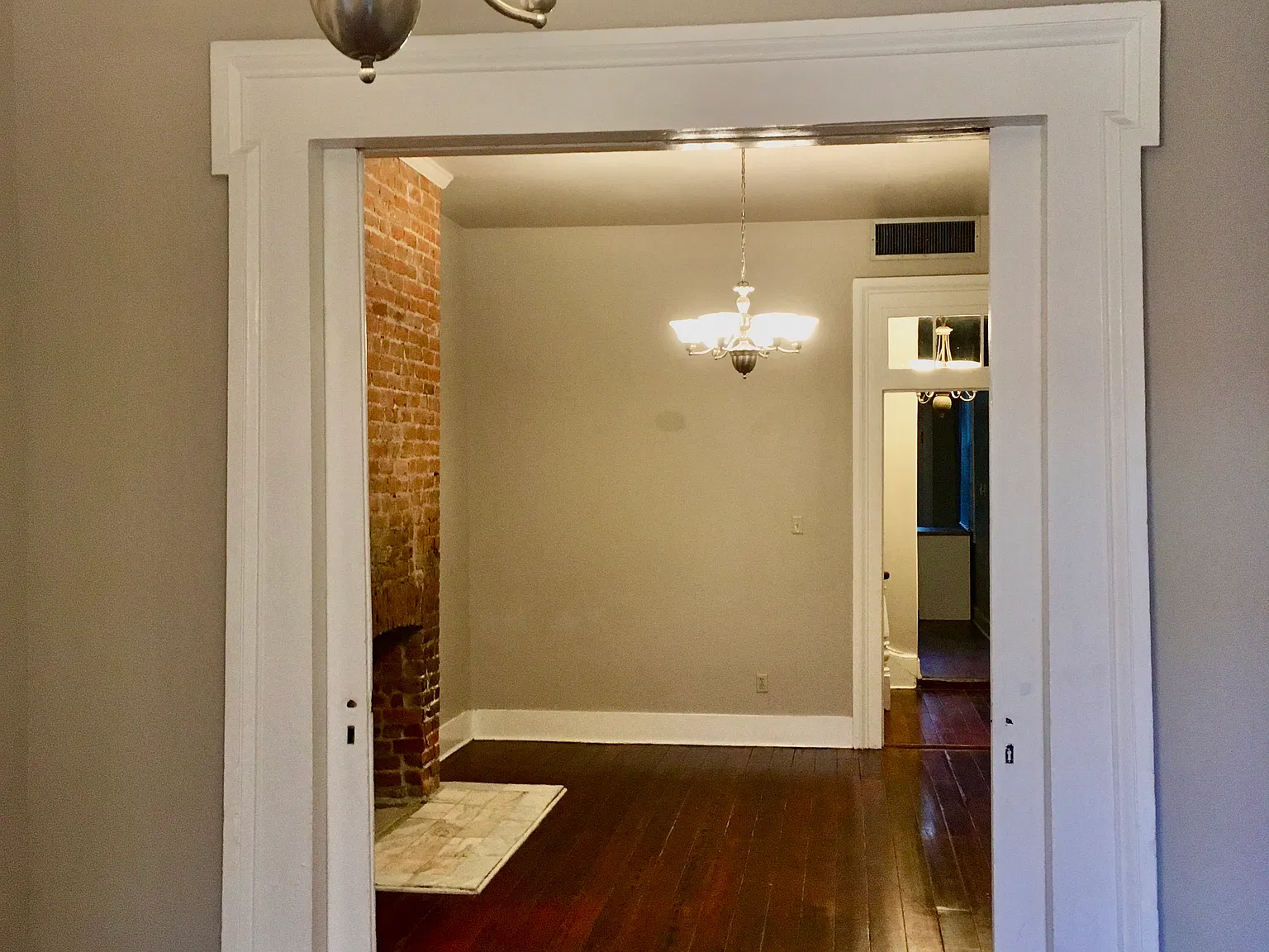 3 bed, 2400 sqft, $2,000 — Photo 4
