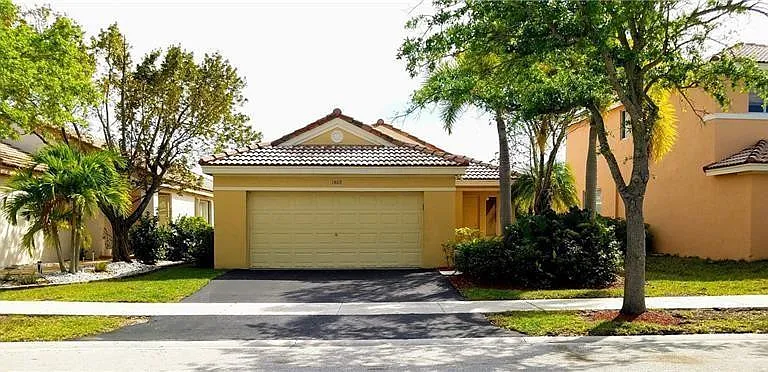 1409 Sabal Trl — Photo 2