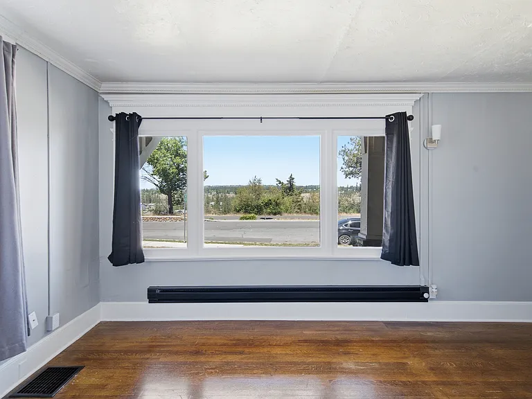 2623 W Maxwell Ave — Photo 3