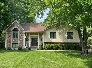 5902 Mimosa Dr, Sedalia, MO 65301