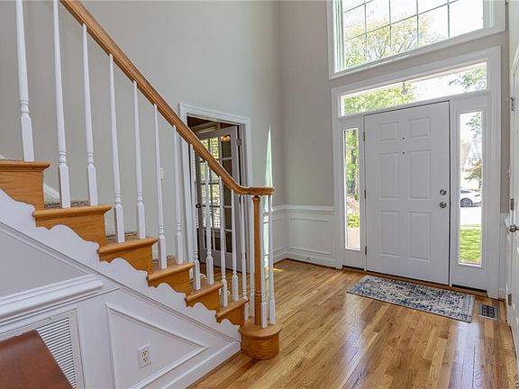 4th image of 9069 Kings Charter Dr