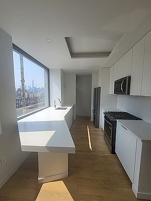 1st image of 140 W 86th St