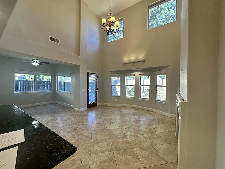 2221 Banbury Cir — Photo 23