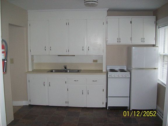 3rd image of 417 William St
