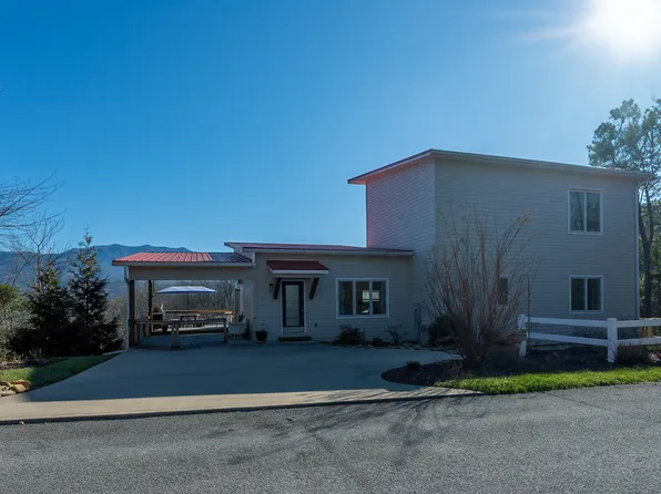 631 Mountain Dr, Gatlinburg, TN 37738