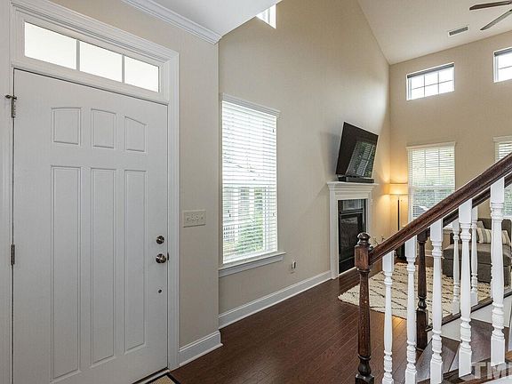 2nd image of 301 Acorn Hollow Pl