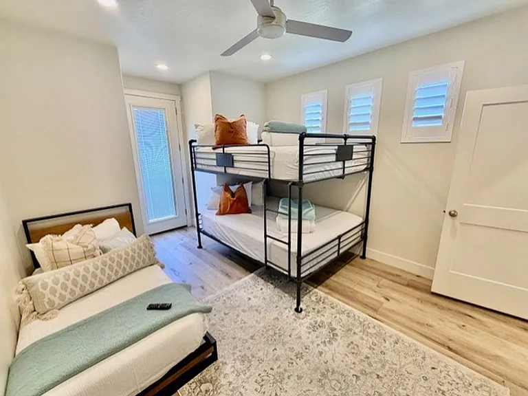 518 E Bailey Ln — Photo 17