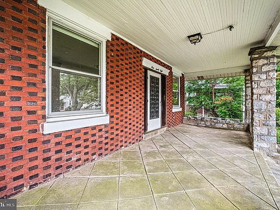 4th image of 928 Bedford Ave