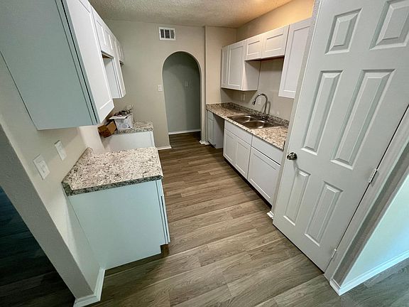 4th image of 1200 Grinnel Dr