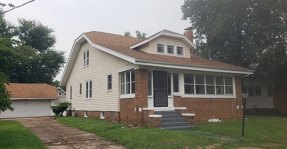 1st image of 2219 W Melrose Pl